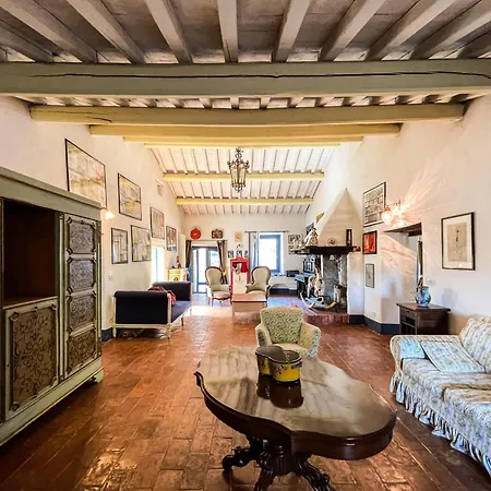 Madeleine: Luxury In Italy Villa *