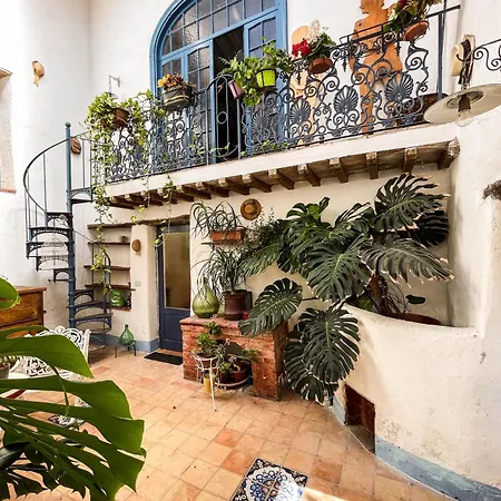 Madeleine: Luxury In Italy Villa Castel Giorgio