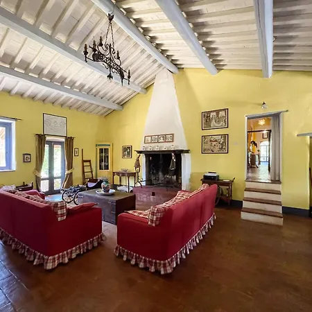 Madeleine: Luxury In Italy * Castel Giorgio